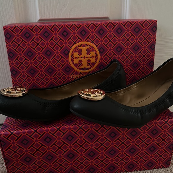 Tory Burch black and gold classic flats (NEW!! With box) - Picture 3 of 7